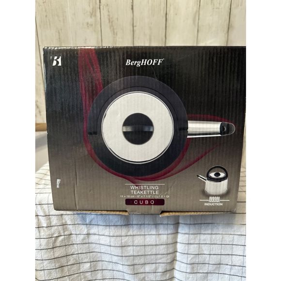 BergHOFF Cubo Whistling Teakettle 2.1 Qt Silver Black - Picture 6 of 6